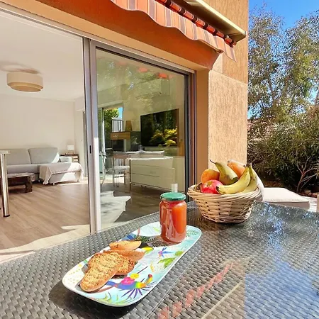 Renovated 2-room Near Sea & Shops * Теуль-сюр-Мер