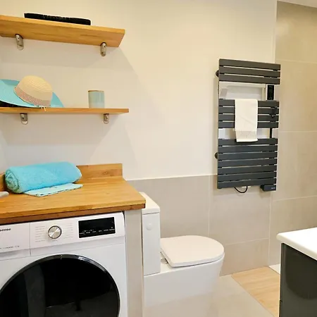 Апартаменты Renovated 2-room Near Sea & Shops Теуль-сюр-Мер