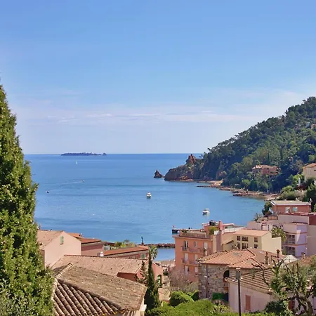 Renovated 2-room Near Sea & Shops