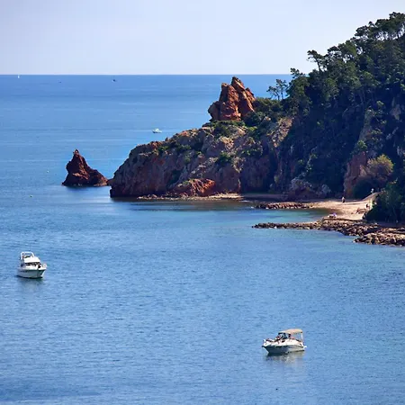 Renovated 2-room Near Sea & Shops Théoule-sur-Mer