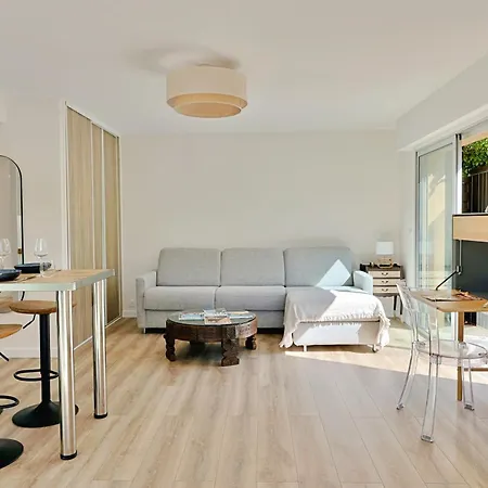 Renovated 2-room Near Sea & Shops Теуль-сюр-Мер