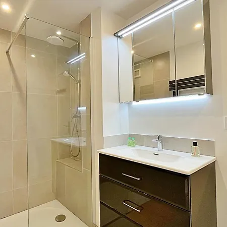 Апартаменты Renovated 2-room Near Sea & Shops