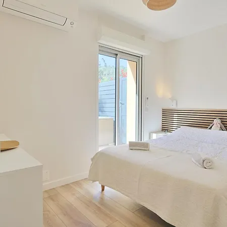 Renovated 2-room Near Sea & Shops *