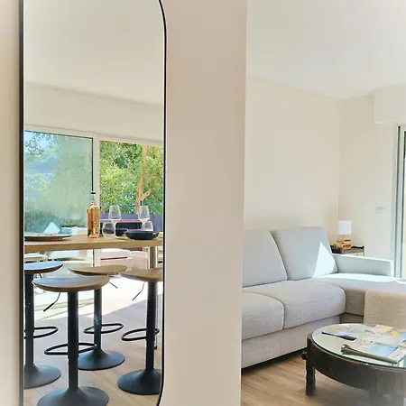 Апартаменты Renovated 2-room Near Sea & Shops