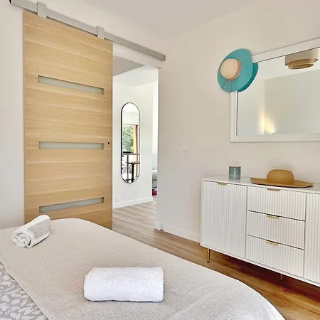 Renovated 2-room Near Sea & Shops Теуль-сюр-Мер